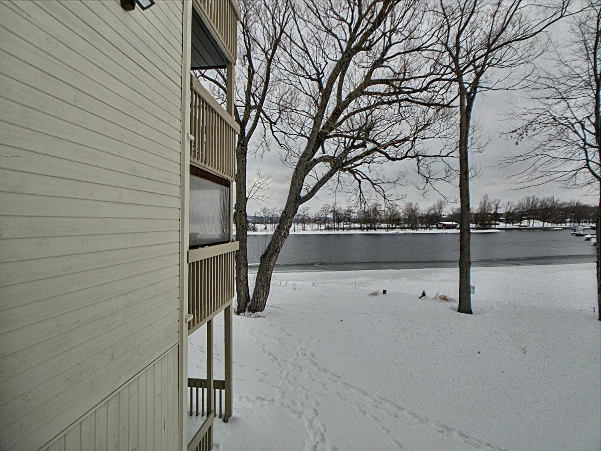Location Tourisme Estrie - Oberge Du Village Magog Bagian luar foto