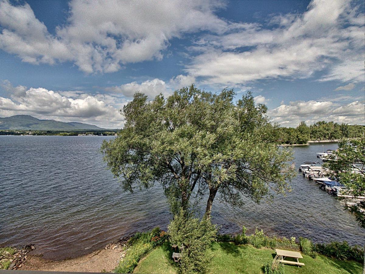 Location Tourisme Estrie - Oberge Du Village Magog Bagian luar foto
