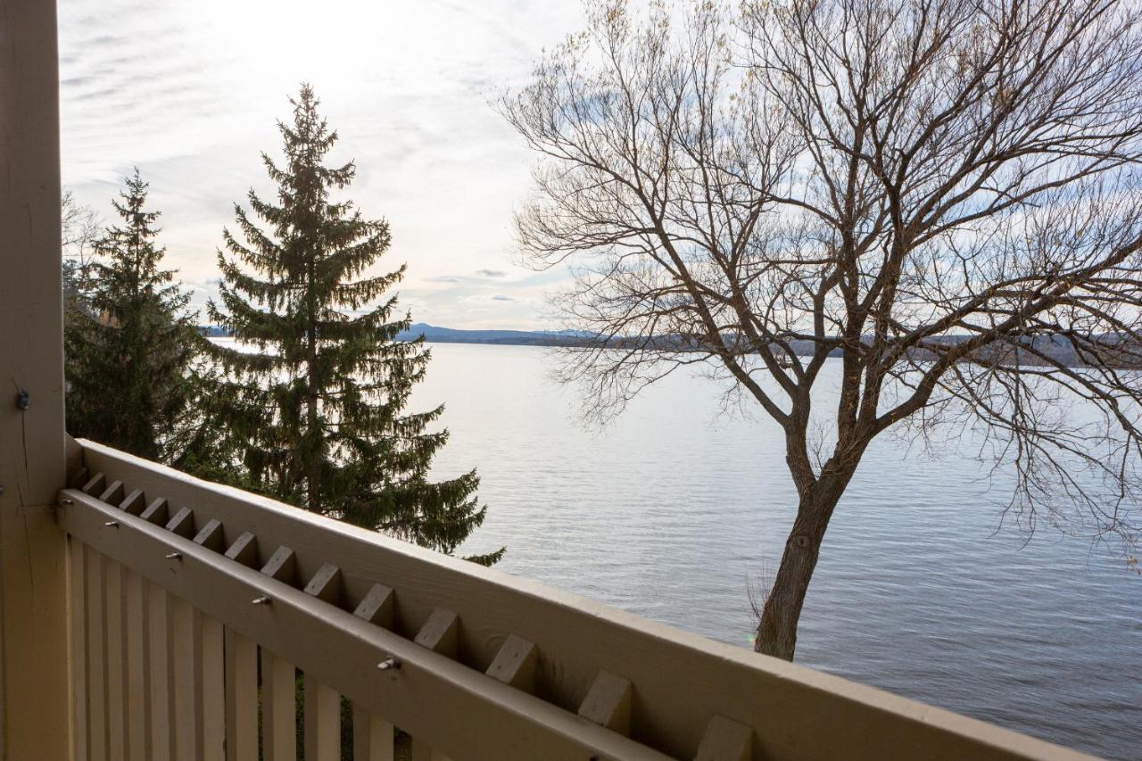 Location Tourisme Estrie - Oberge Du Village Magog Bagian luar foto