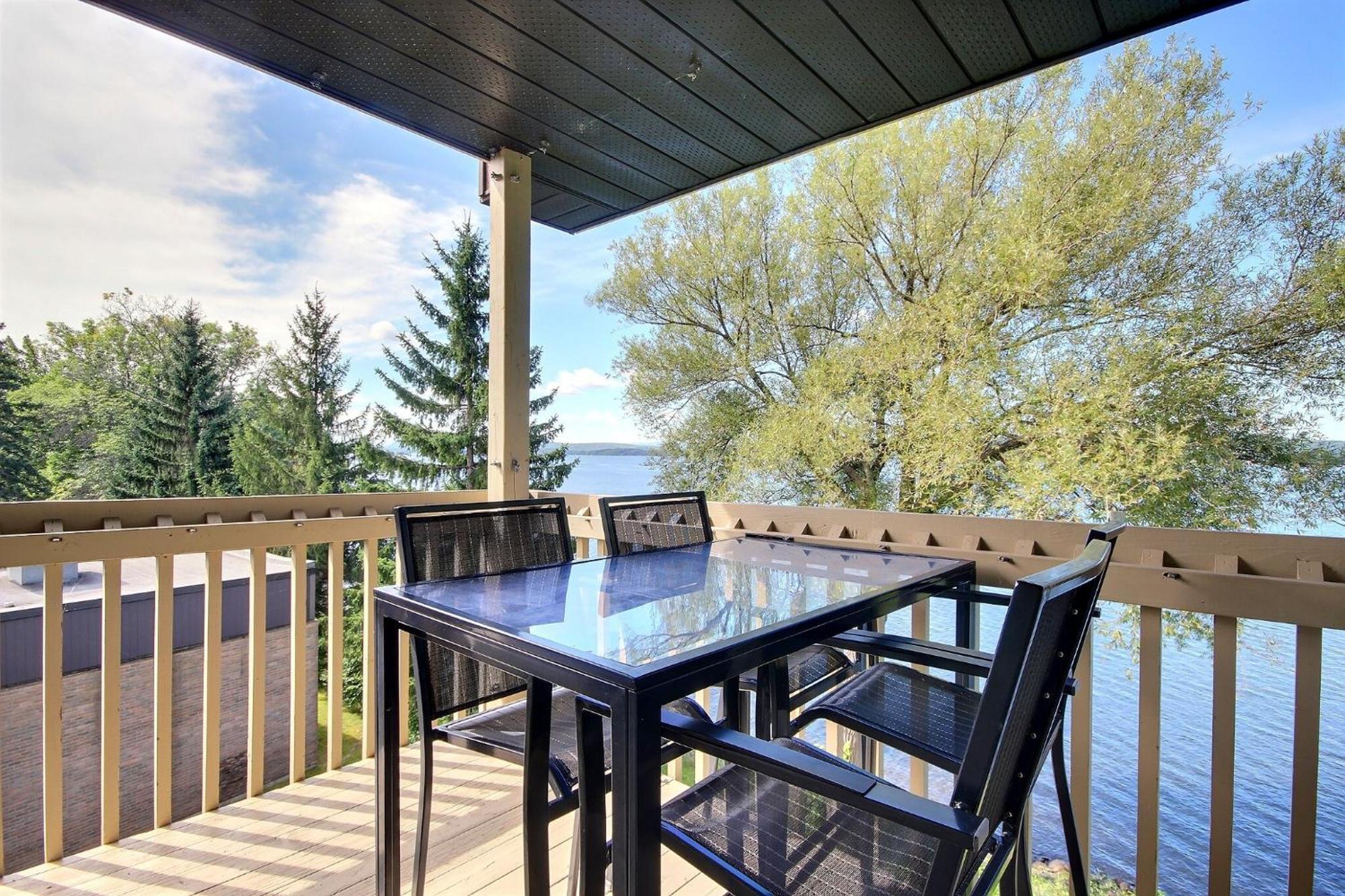 Location Tourisme Estrie - Oberge Du Village Magog Bagian luar foto